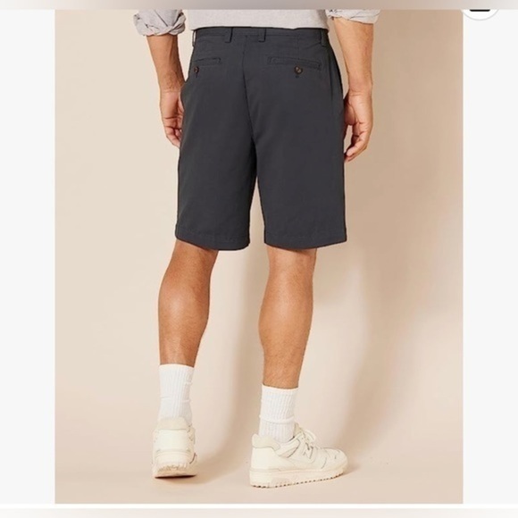 NWT - Amazon Essentials Men's Classic-Fit 9" Shorts - Picture 2 of 9